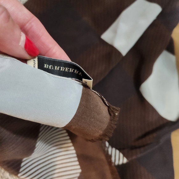 Burberry Vintage Large Oblong Silk Scarf - authentic - Picture 4 of 13